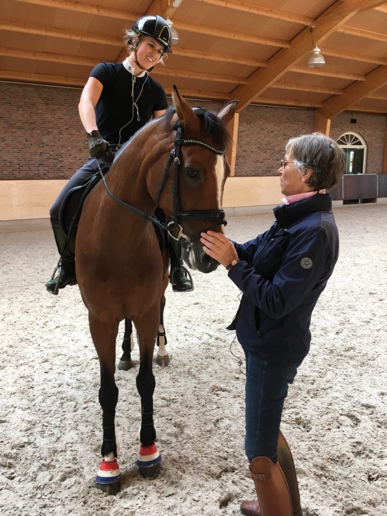 Britt Dekker en Anky van Grunsven naar Horse Event ...