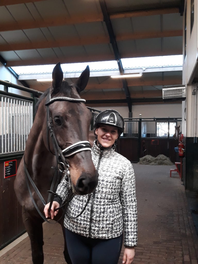 Annelies Coppieters met Hidante - trainingsarrangement Academy Bartels - trainingsweken - dressuur training - week weg met je paard