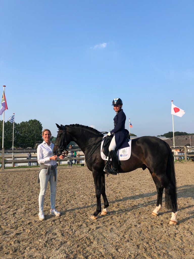 Sarah Bamberger met Grand Prix paard Quadroneur